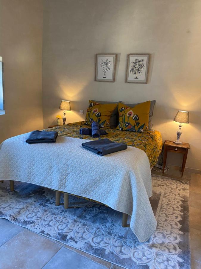 Appartement 4 Personnes Dans Chateau Avec Piscine Lussan エクステリア 写真
